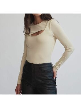 RW & Co Knit Crepe King Sleeve Top with Front Cutout in Oatmeal Off White